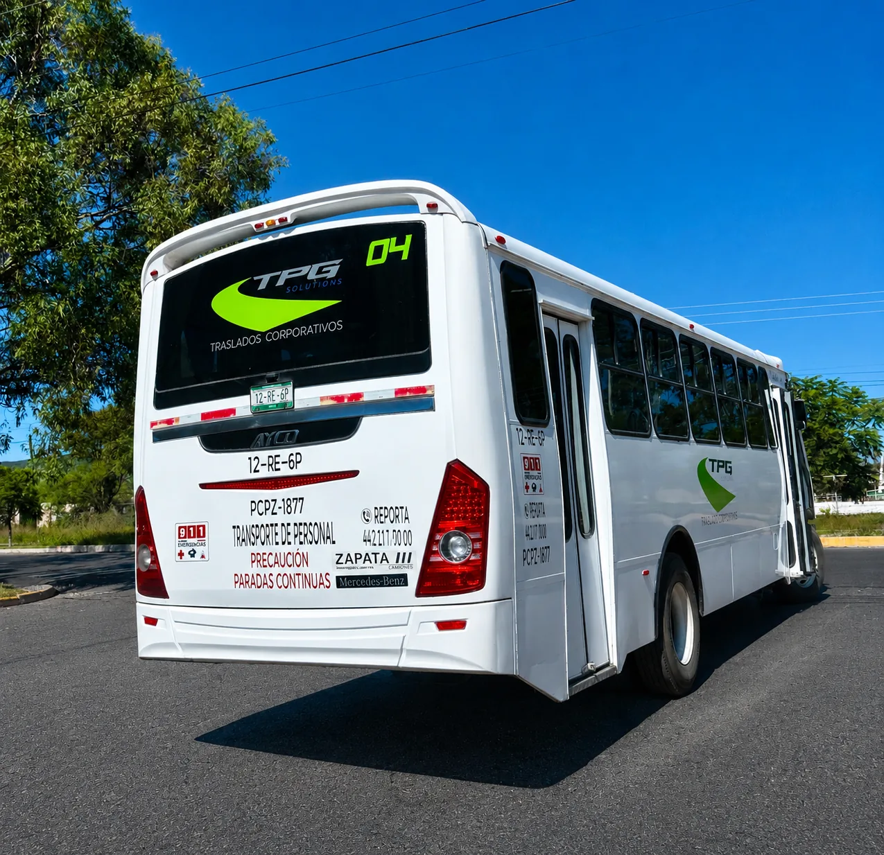 Unidad 04 de TPG Solutions estacionada